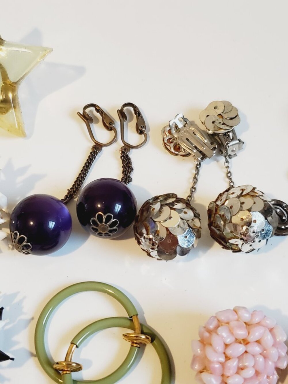 28 Pair of clip on Earrings , items # B-1002-1029, . wt. 289 grams. - Picture 6 of 16